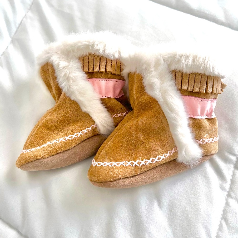 Robeez infant soft sole fur boots size 6-12 months
